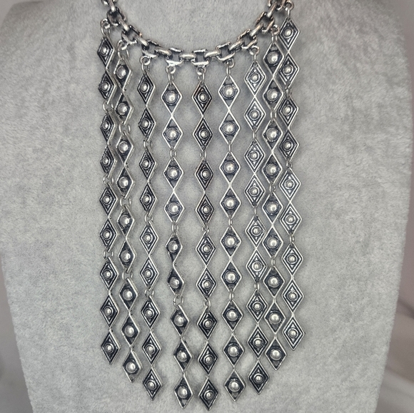 Premier Designs Arizona Silver Plated Fringe Necklace NWT Retail $49 16.5"-34" - Picture 5 of 10